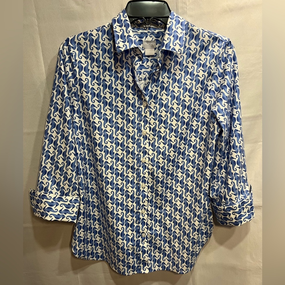 Chico’s Three Quarter Sleeve Button Up Blouse White Blue Seahorse Size 0 (US 4)
